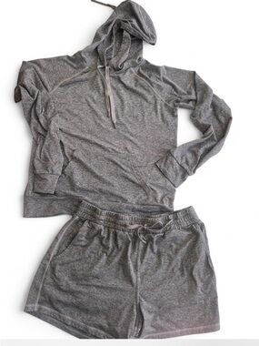 Quince Flowknit Grey Set: Pullover Hoodie Medium & Mid-Rise Shorts Large